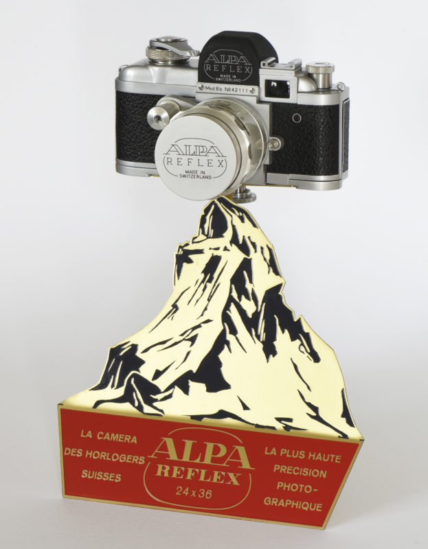 Alpa Modèle 6b (1959) sur son présentoir promotionnel. Photo JC Roy