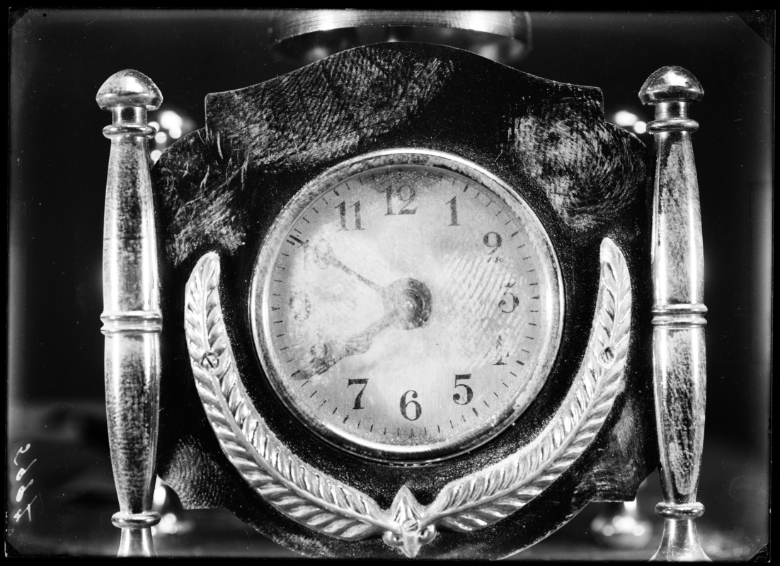 6. Fingerprints on an alarm clock. Credit: UNIL, Reiss photographic collection.