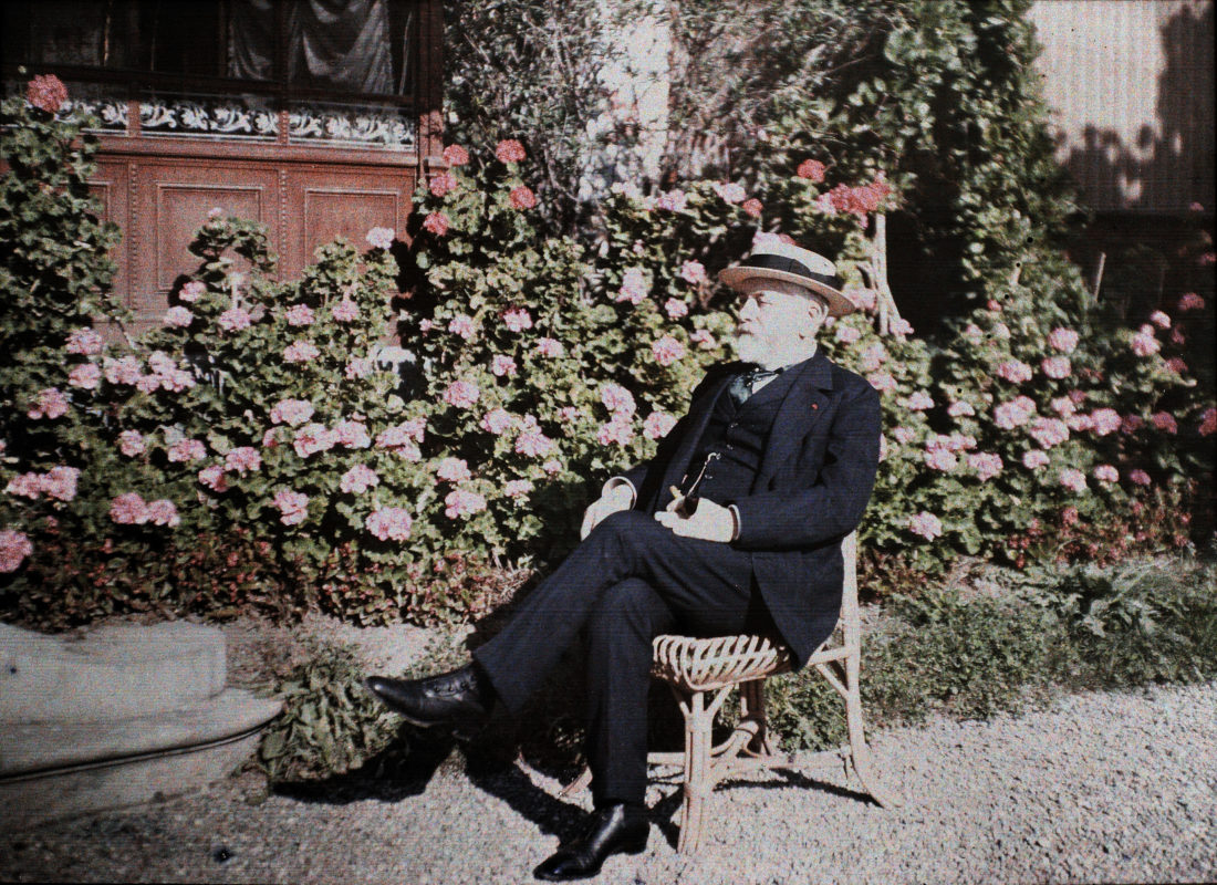 5.	Anonyme. Gustave Eiffel devant la Villa Claire, Vevey, vers 1910. Crédit : Musée d’Orsay, Dist. RMN-Grand Palais/Patrice Schmidt.