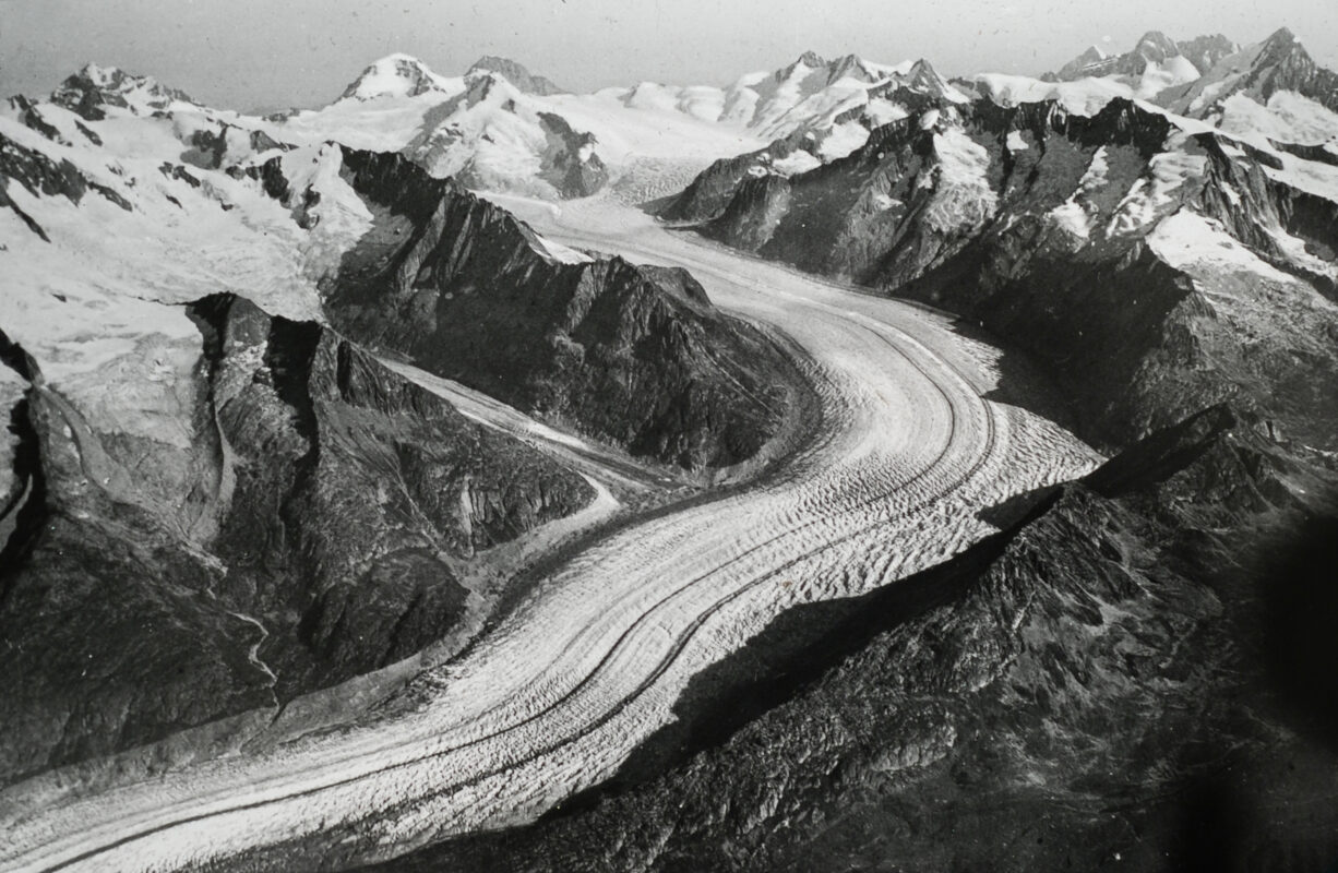 Swissair-Photo A.G. (publisher), Zurich, Aletschgletscher, Jungfrau, Finsteraarhorn, ca. 1931-1940, magic lantern slide, © Musée suisse de l'appareil photographique, Vevey.