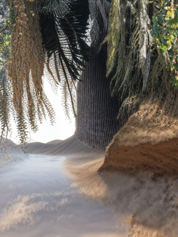 © Mathieu Bernard-Reymond, Les images se défont comme des châteaux de sable, 2025